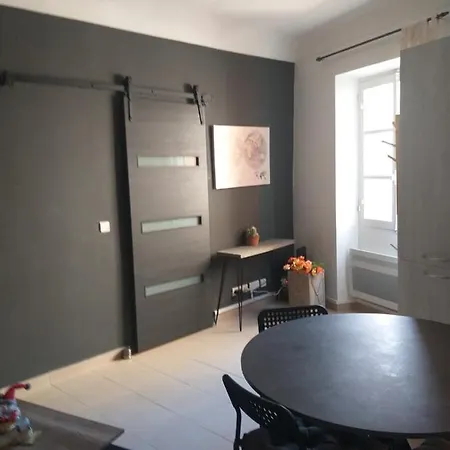 A Pochi Passi Dal Mare Apartment *